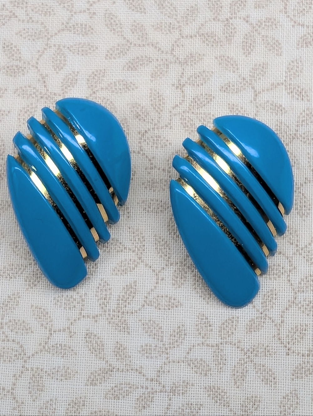 🩷 Vintage 80s Earrings Blue & Gold Clip Teardrop Shape *4 For $20*